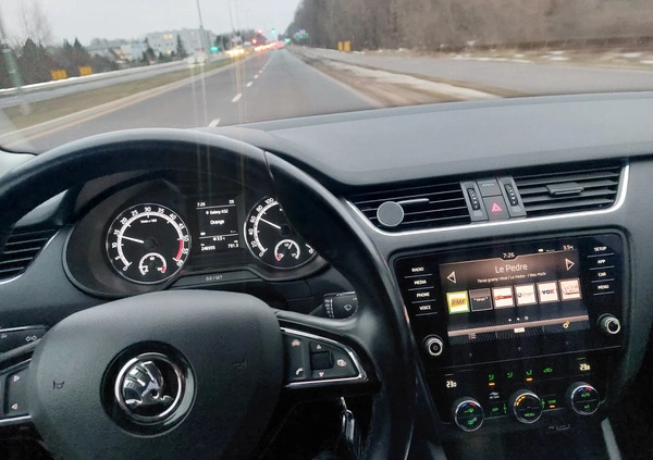 Skoda Octavia cena 52500 przebieg: 246000, rok produkcji 2017 z Białystok małe 667